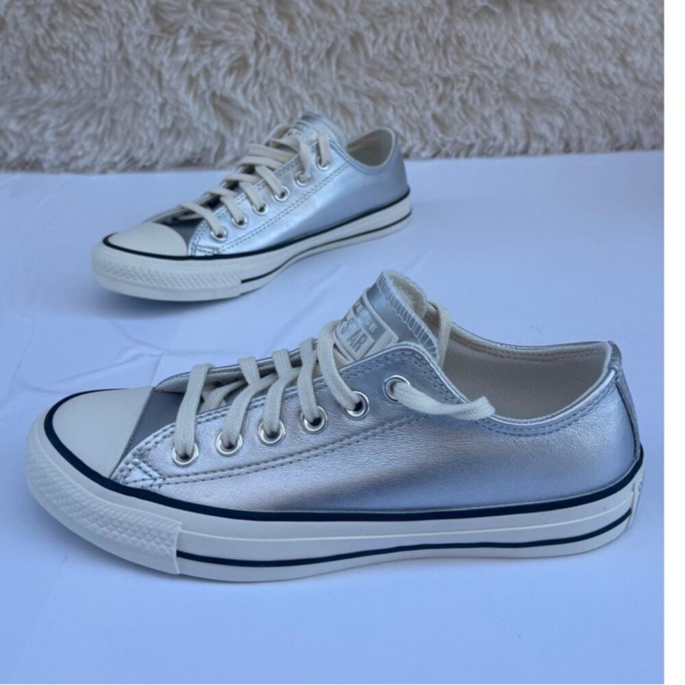 Converse Women's Silver Metallic Chuck Taylor All Star Low Leather Size 7 - Picture 1 of 13